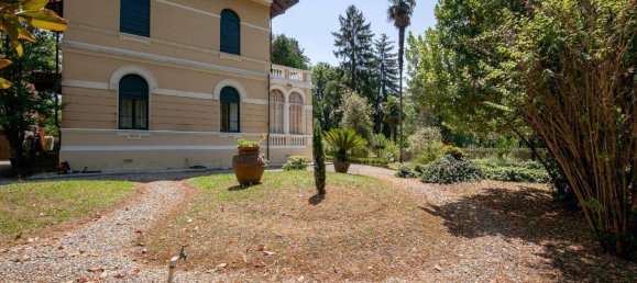 16 rooms Villa in Lucca, Italy No. 109413 3