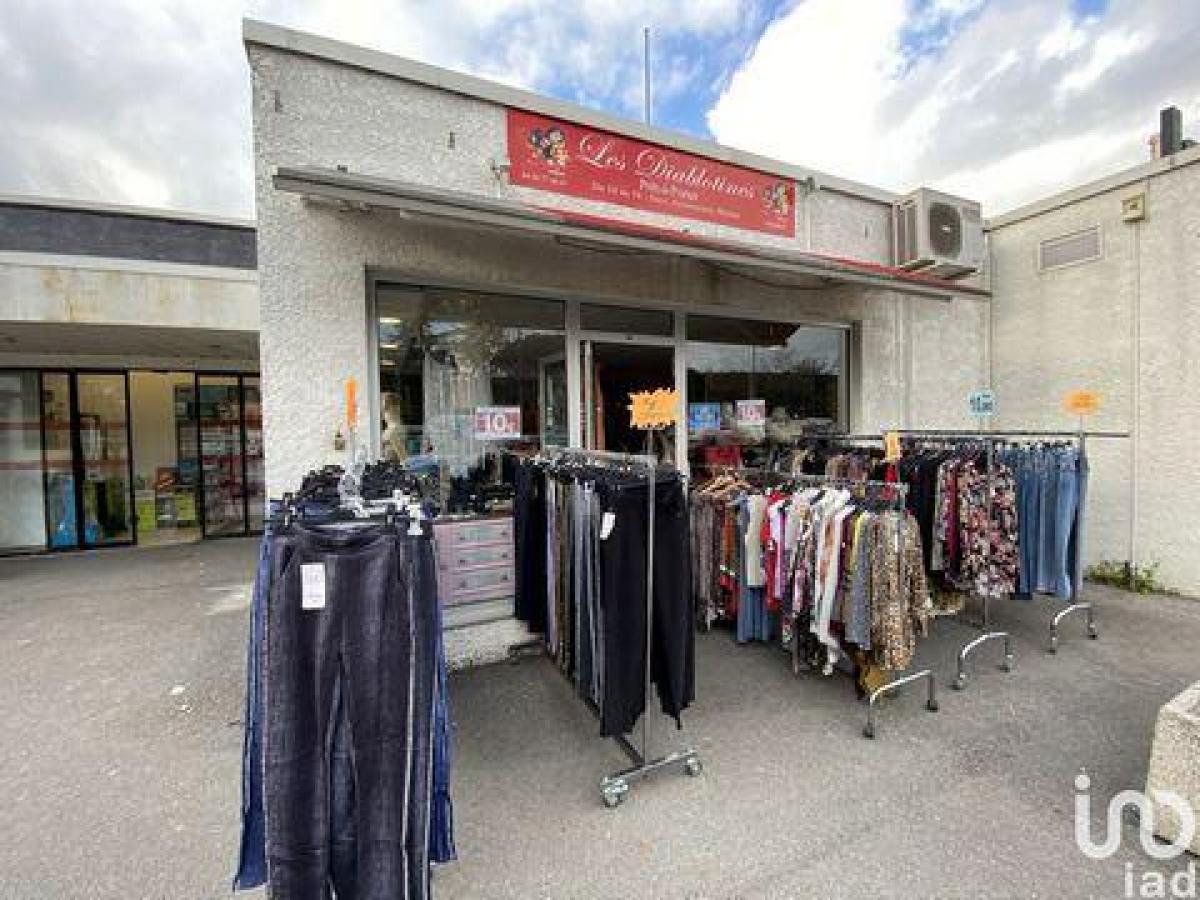 32m² Office in Quissac, France No. 20966