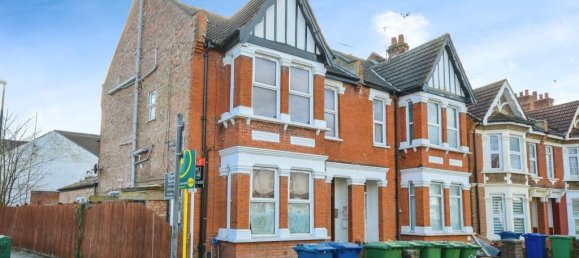 1 bedroom Apartment in Harrow, United Kingdom No. 6420 8