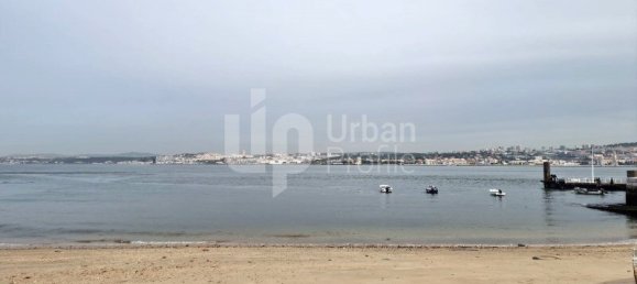 210m² Building in Almada, Portugal No. 116760 21