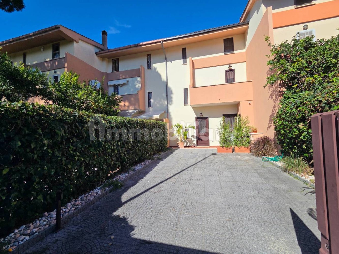 Casa de 4 dormitorios en Fiumicino, Italy No. 377283