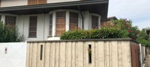 Вилла с 5 комнатами в Гарласко, Италия № 306705 3