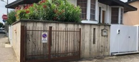 Вилла с 5 комнатами в Гарласко, Италия № 306705 2