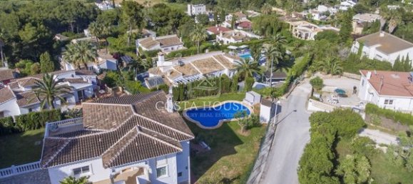 Дом с 4 спальнями в Аликанте, Испания № 32721 4