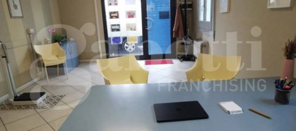 2 rooms Commercial property in Modena, Italy No. 54456 2