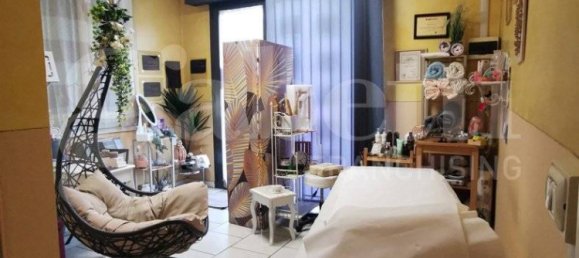 2 rooms Commercial property in Modena, Italy No. 54456 6