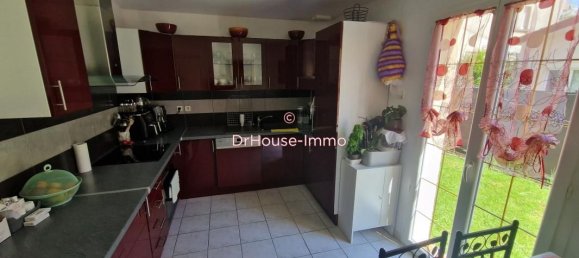 Casa de 4 dormitorios en Villeneuve-le-Roi, France No. 174797 3