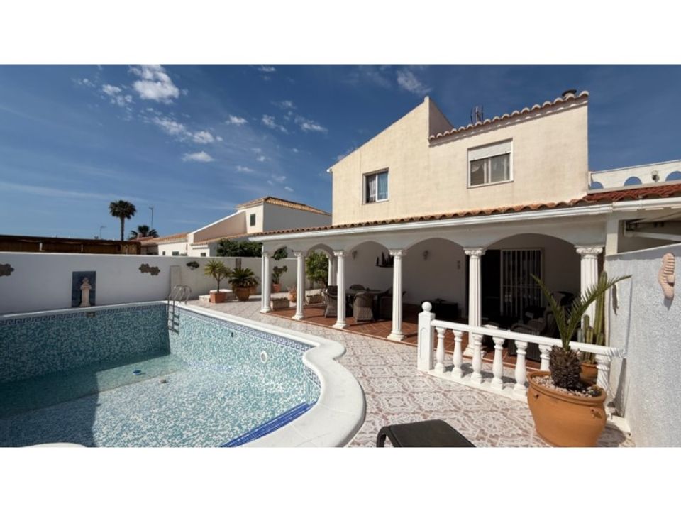 3 Schlafzimmer Villa in Elda, Spain, Nr. 176066