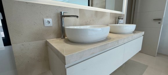 4 bedrooms Villa in Estepona, Spain No. 4764 10