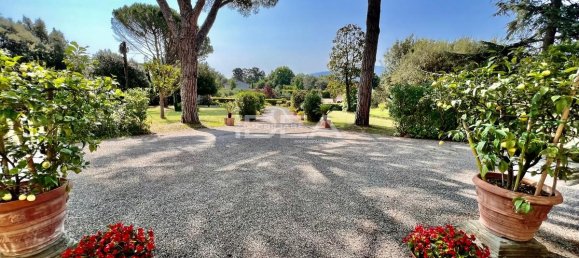 10 rooms Villa in Lucca, Italy No. 24504 2