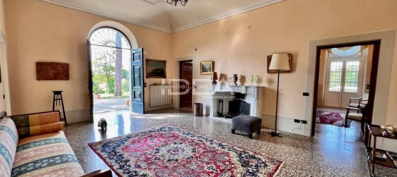 10 rooms Villa in Lucca, Italy No. 24504 4