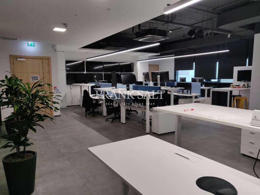750m² Office in Saint Julian's, Malta No. 12300