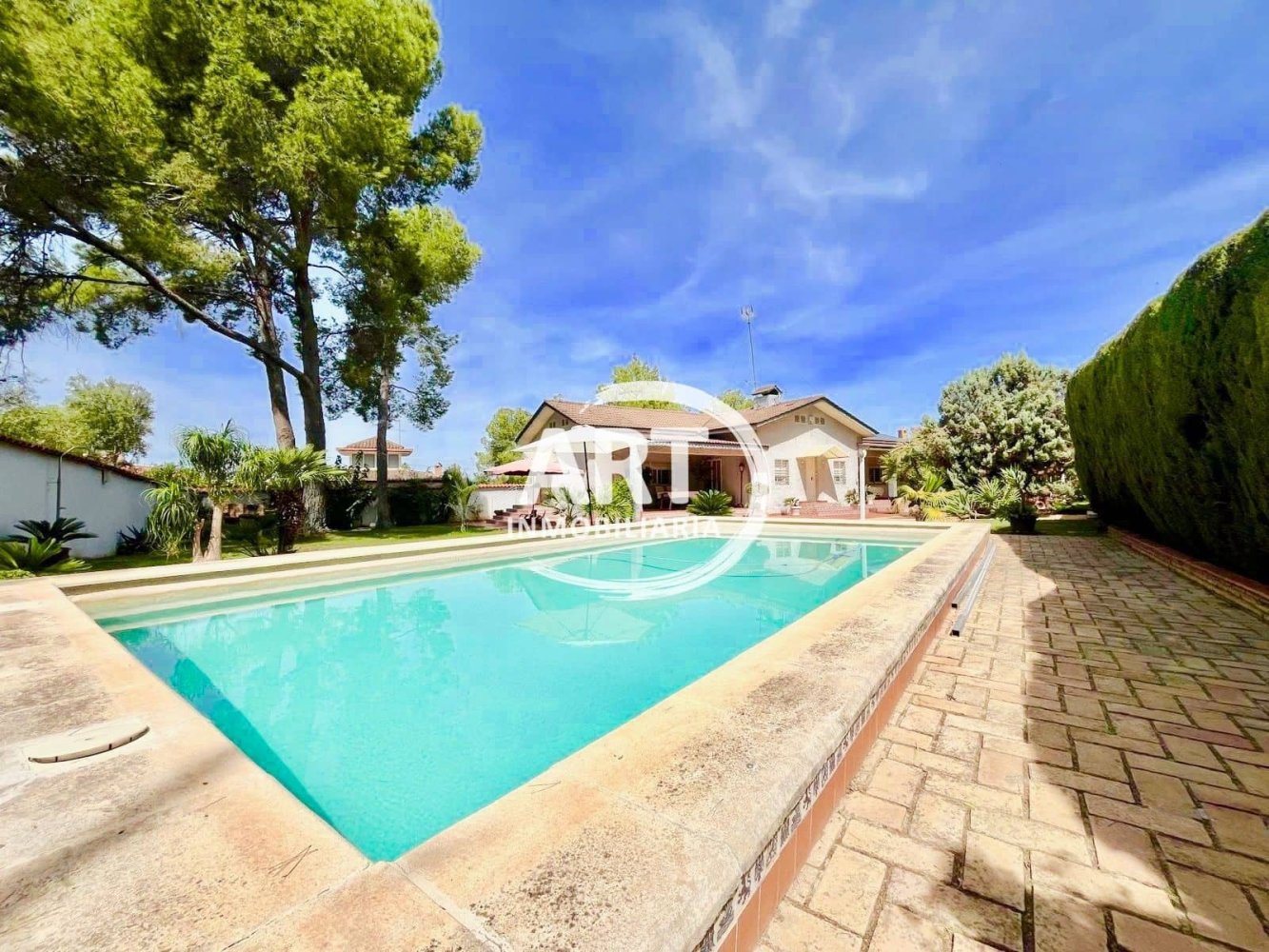 4 bedrooms House in L'Eliana, Spain No. 243012