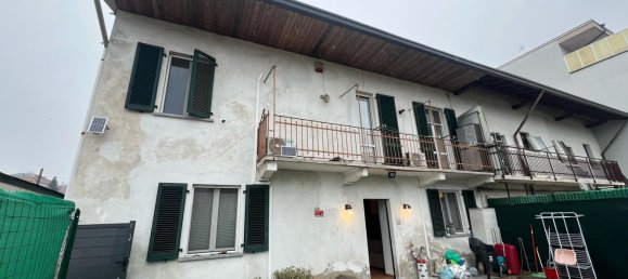 Casa de 4 habitaciónes en Gallarate, Italy No. 198366 2