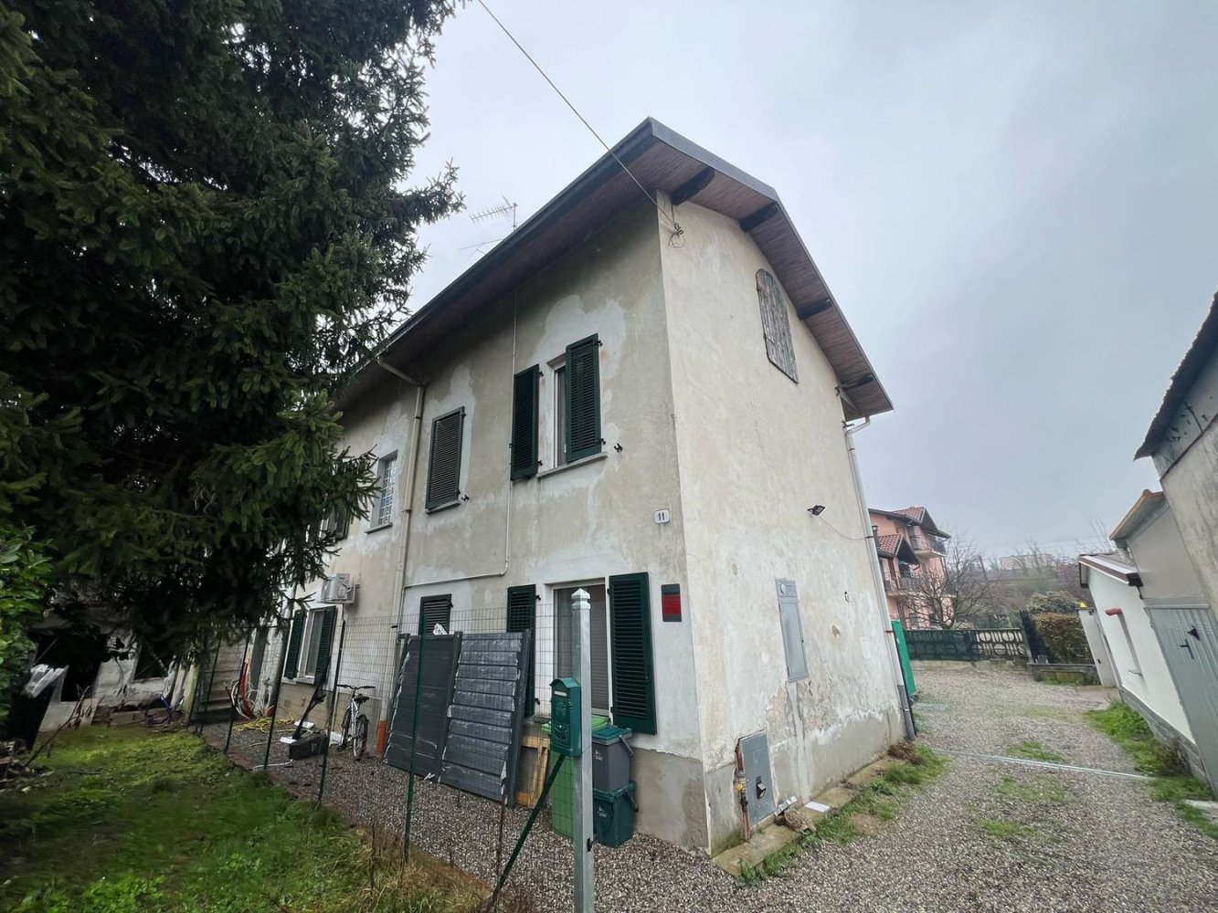 Casa de 4 habitaciónes en Gallarate, Italy No. 198366