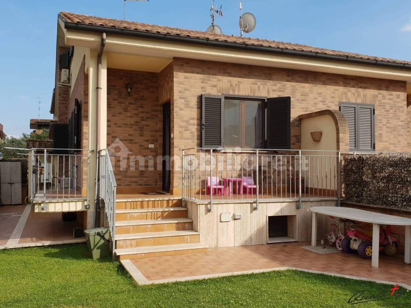 2 bedrooms Villa in Rome, Italy No. 278060