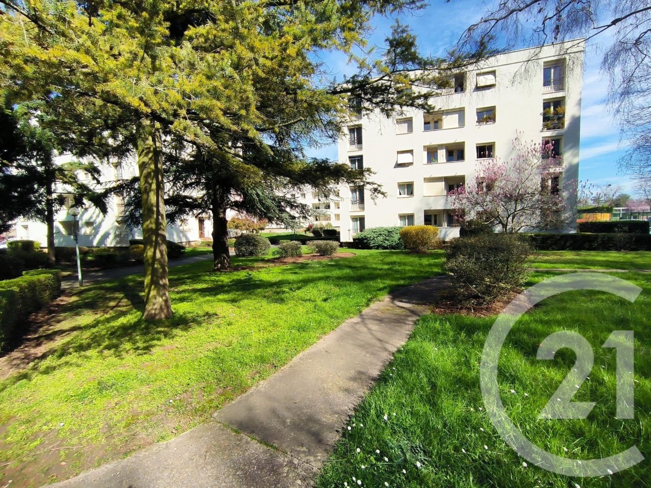 2 bedrooms Apartment in Chilly-Mazarin, France No. 279824
