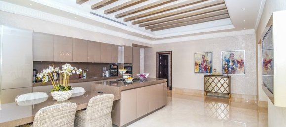 8 bedrooms Villa in Emirates Hills, UAE No. 2143 8