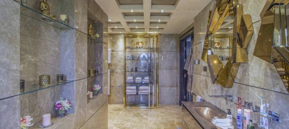 8 bedrooms Villa in Emirates Hills, UAE No. 2143 20