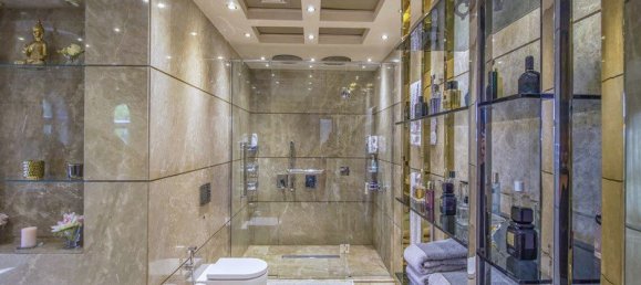 8 bedrooms Villa in Emirates Hills, UAE No. 2143 13