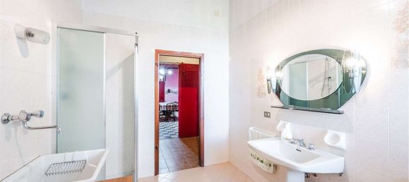 Casa de 6 dormitorios en San Giovanni in Persiceto, Italy No. 352625 42