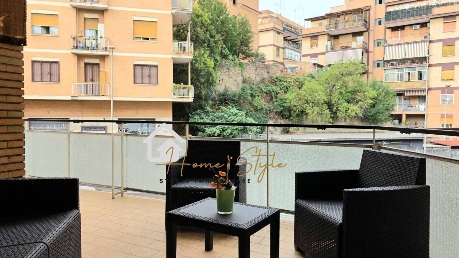 Квартира с 3 спальнями в Рим, Италия № 386956