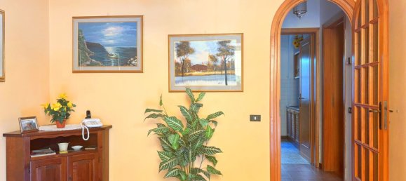 4-salle Maison de ville à Lucca, Italy No. 261574 3