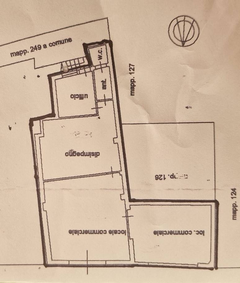 4 rooms Commercial property in Pistoia, Italy No. 39163