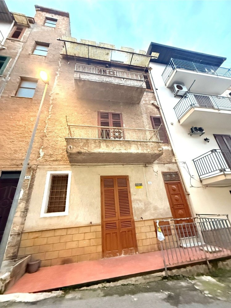 Casa de 4 divisões em Misilmeri, Italy N.º 82997