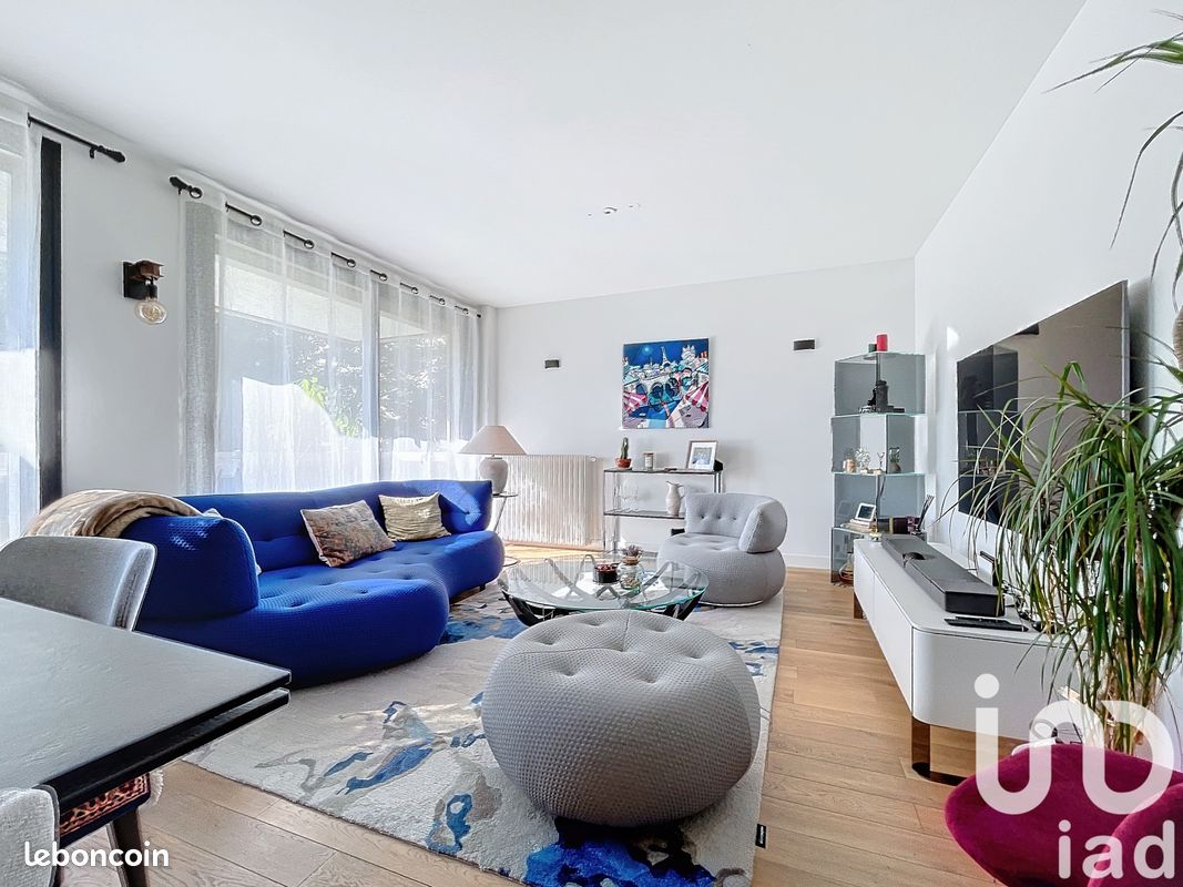 Apartamento de 3 habitaciónes en Saint-Cloud, France No. 325309