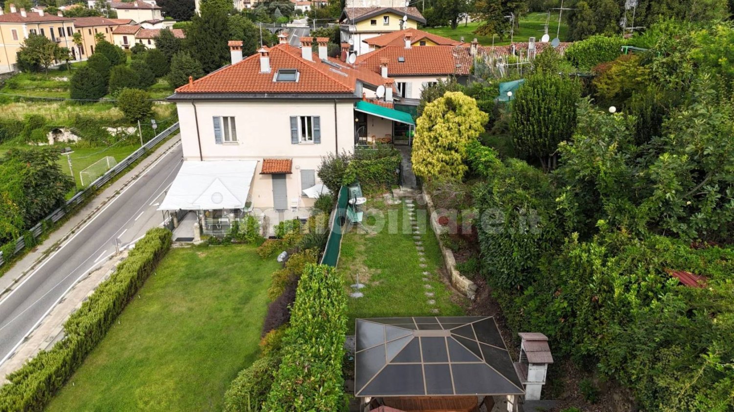 2 bedrooms Penthouse in San Fermo della Battaglia, Italy No. 381447