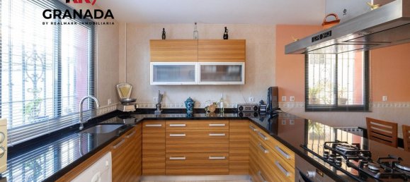 4 bedrooms House in Jun, Spain No. 94734 5