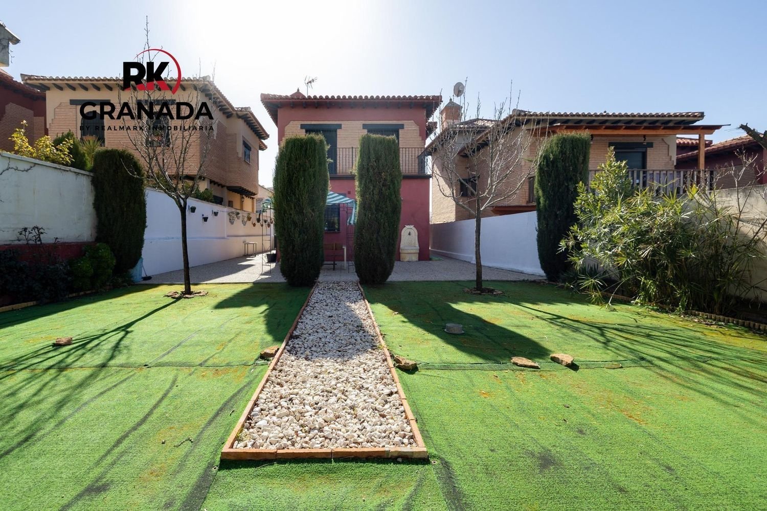 4 bedrooms House in Jun, Spain No. 94734