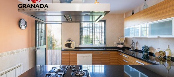 4 bedrooms House in Jun, Spain No. 94734 7