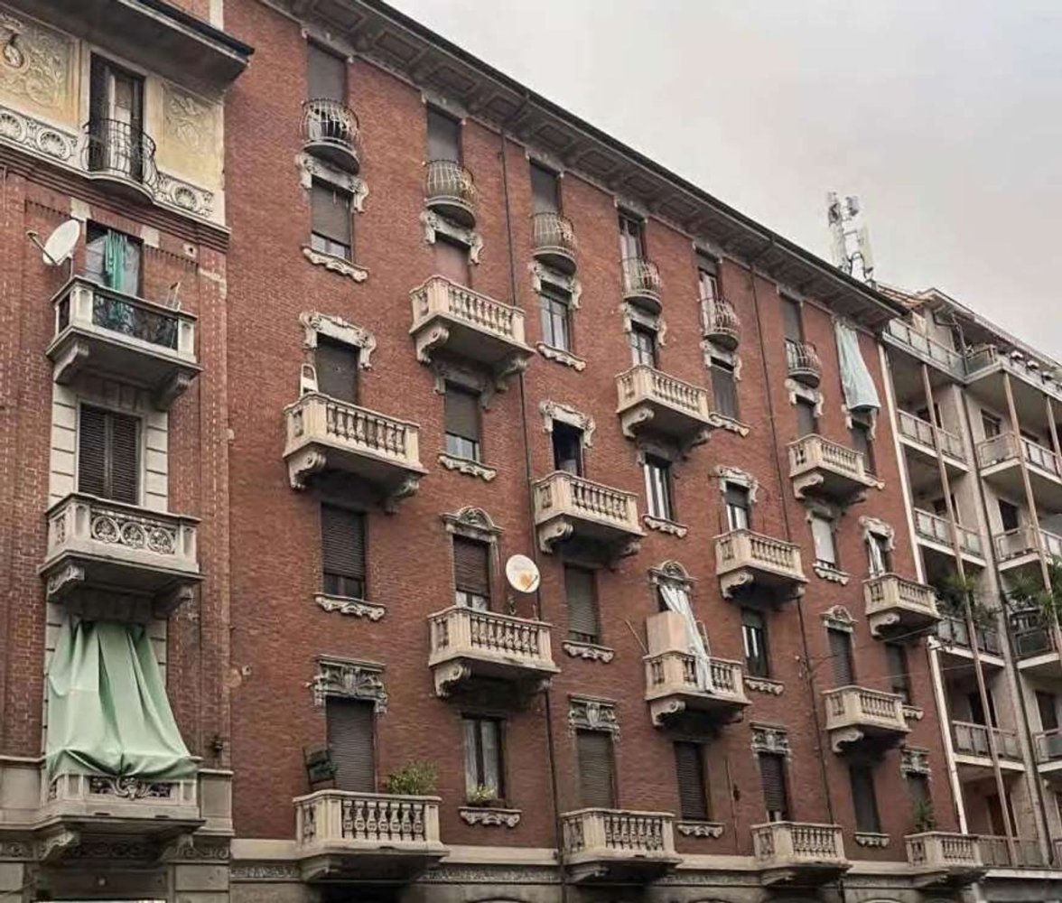 2 bedrooms Apartment in Turin, Italy No. 326901