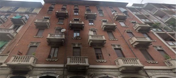 2 bedrooms Apartment in Turin, Italy No. 326901 2