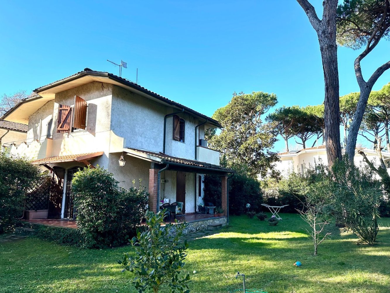 6-Zimmer Haus in Massa, Italy, Nr. 177380