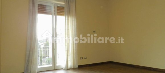 Apartamento de 3 dormitorios en Lucca, Italy No. 370678 2