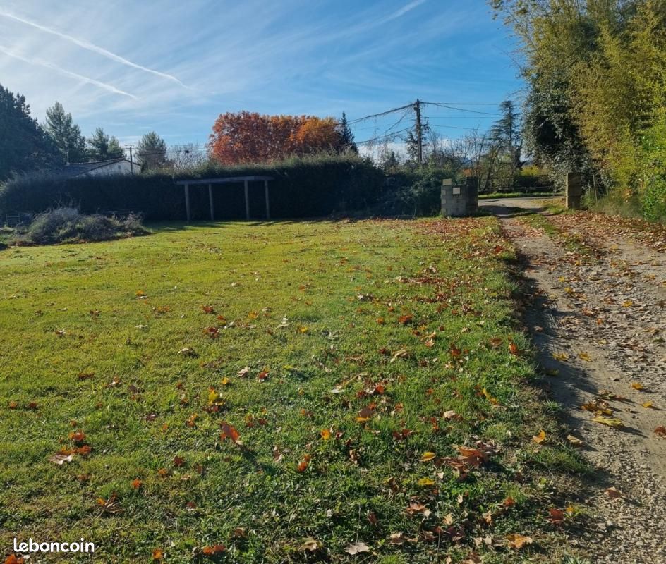 Земельный участок 1000м² в Лорис, Франция № 114058