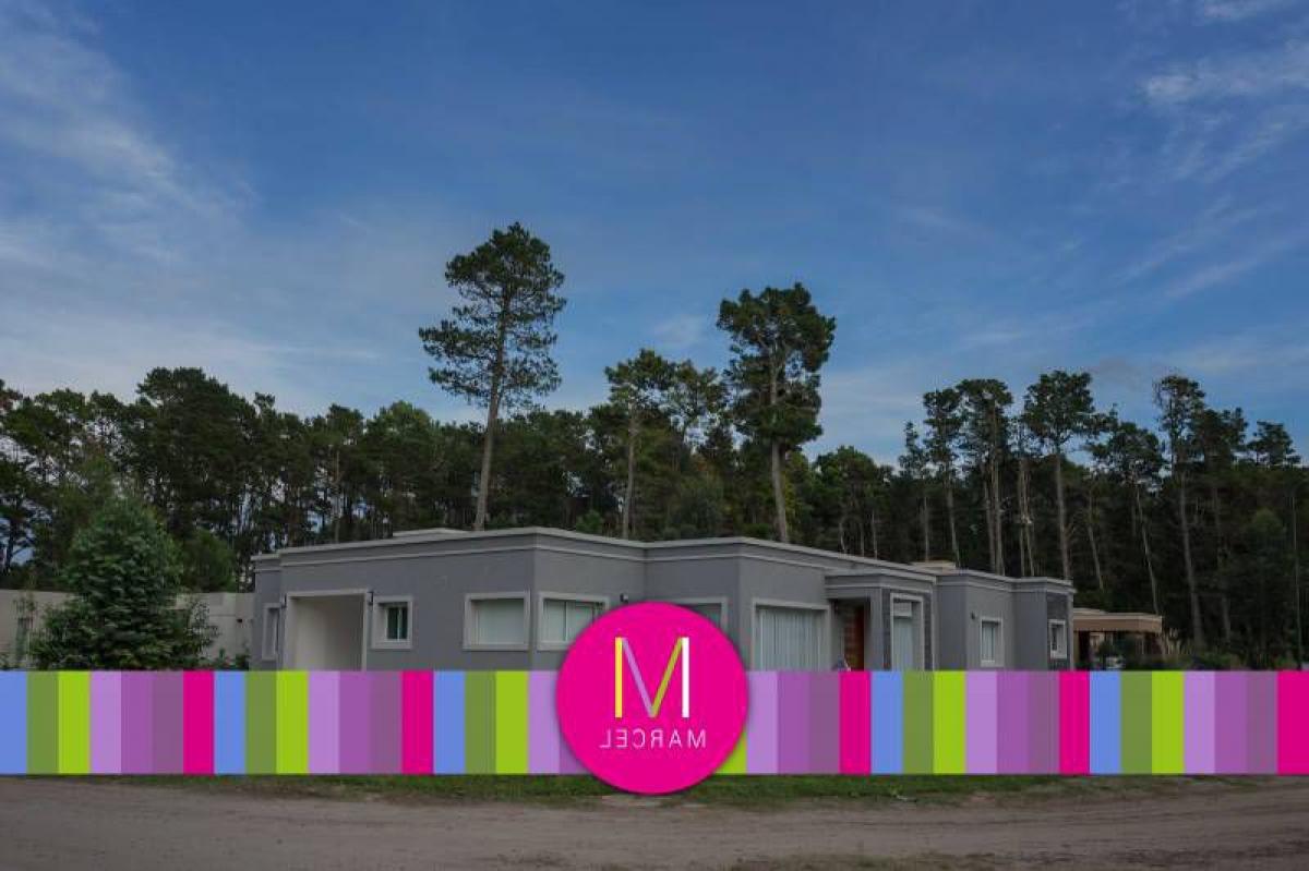 3 bedrooms House in Mar del Plata, Argentina No. 82536