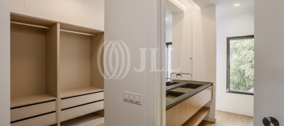 5 bedrooms Villa in Cascais, Portugal No. 236329 18