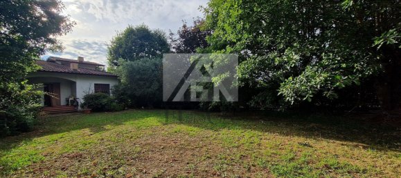 9 bedrooms Villa in Lucca, Italy No. 311006 5