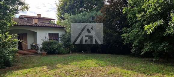 9 bedrooms Villa in Lucca, Italy No. 311006 4
