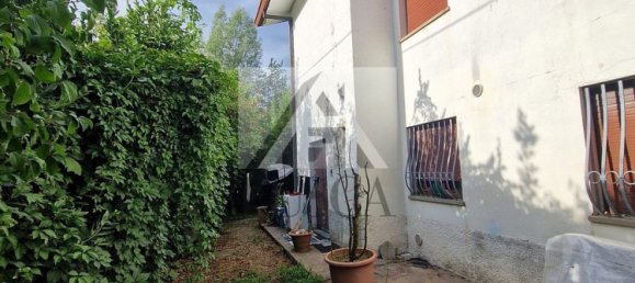 9 bedrooms Villa in Lucca, Italy No. 311006 7