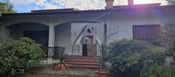 9 bedrooms Villa in Lucca, Italy No. 311006 3