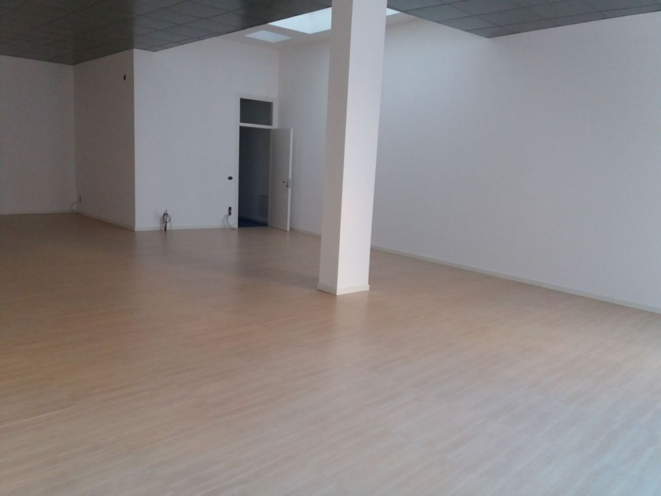 150m² Office in Saronno, Italy No. 364880