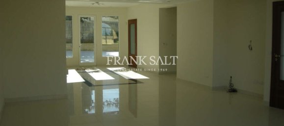 4 bedrooms Bungalow in Saint Paul's Bay, Malta No. 10692 6