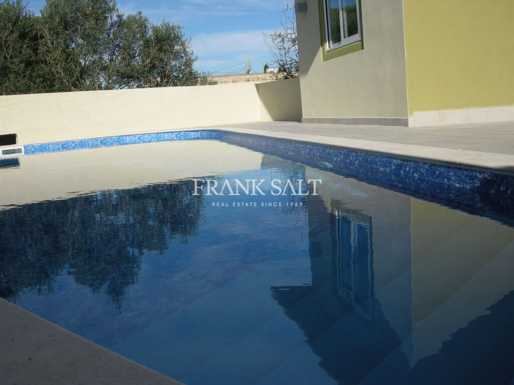 4 bedrooms Bungalow in Saint Paul's Bay, Malta No. 10692