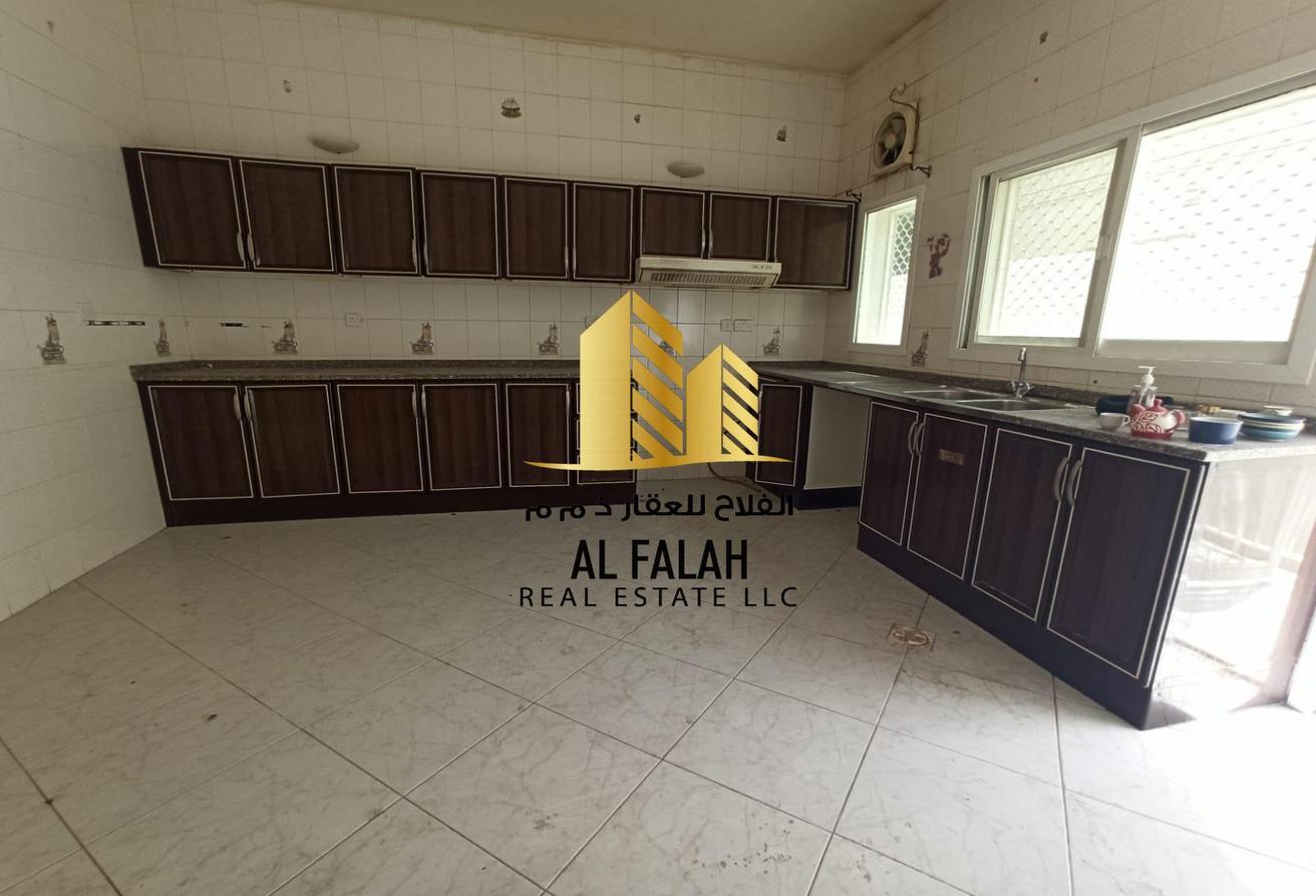 4 bedrooms Villa in Al Heerah, UAE No. 30005