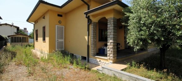 5 rooms Villa in Capannori, Italy No. 298972 4